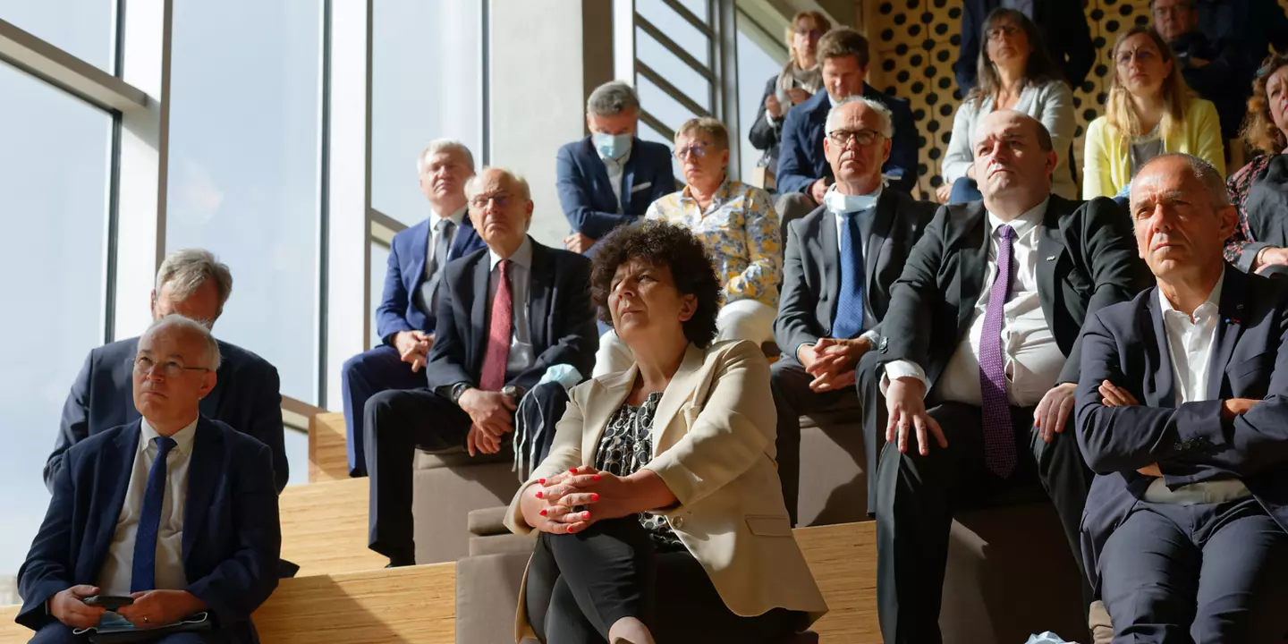 L'auditoire concentré pendant la présentation des scientifiques