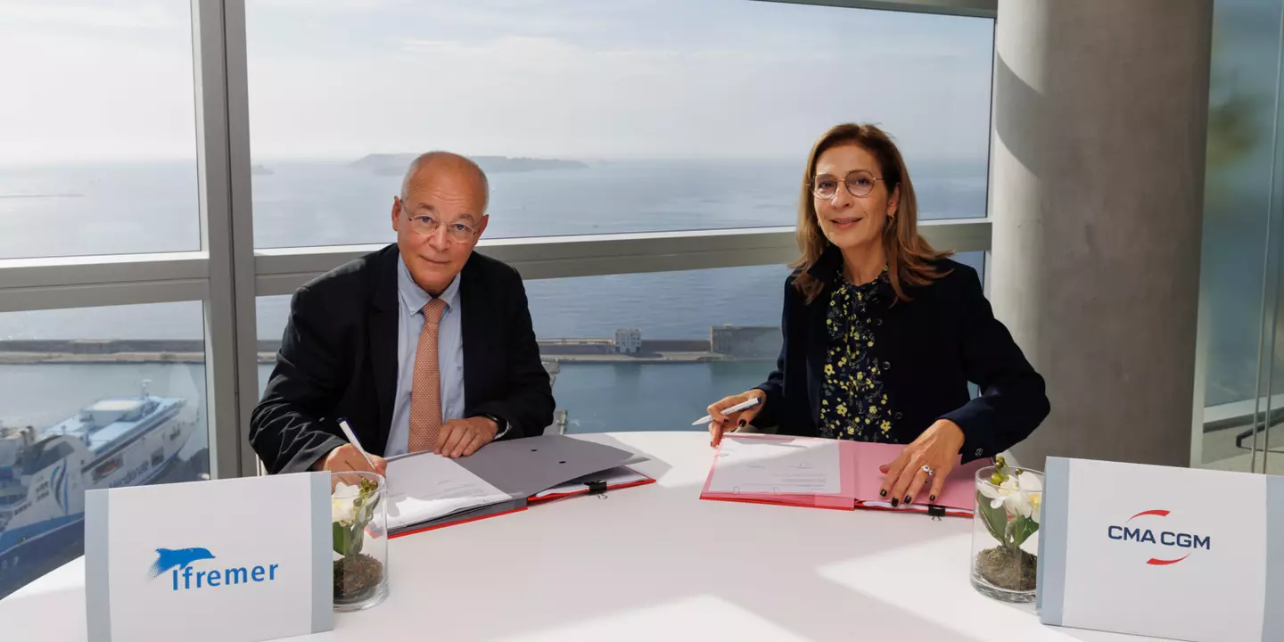 Tanya Saadé Zeenny, Directrice générale déléguée du Groupe CMA CGM, et François Houllier, Président-Directeur général de l’Ifremer, ont signé un accord-cadre de soutien à la recherche en sciences marines