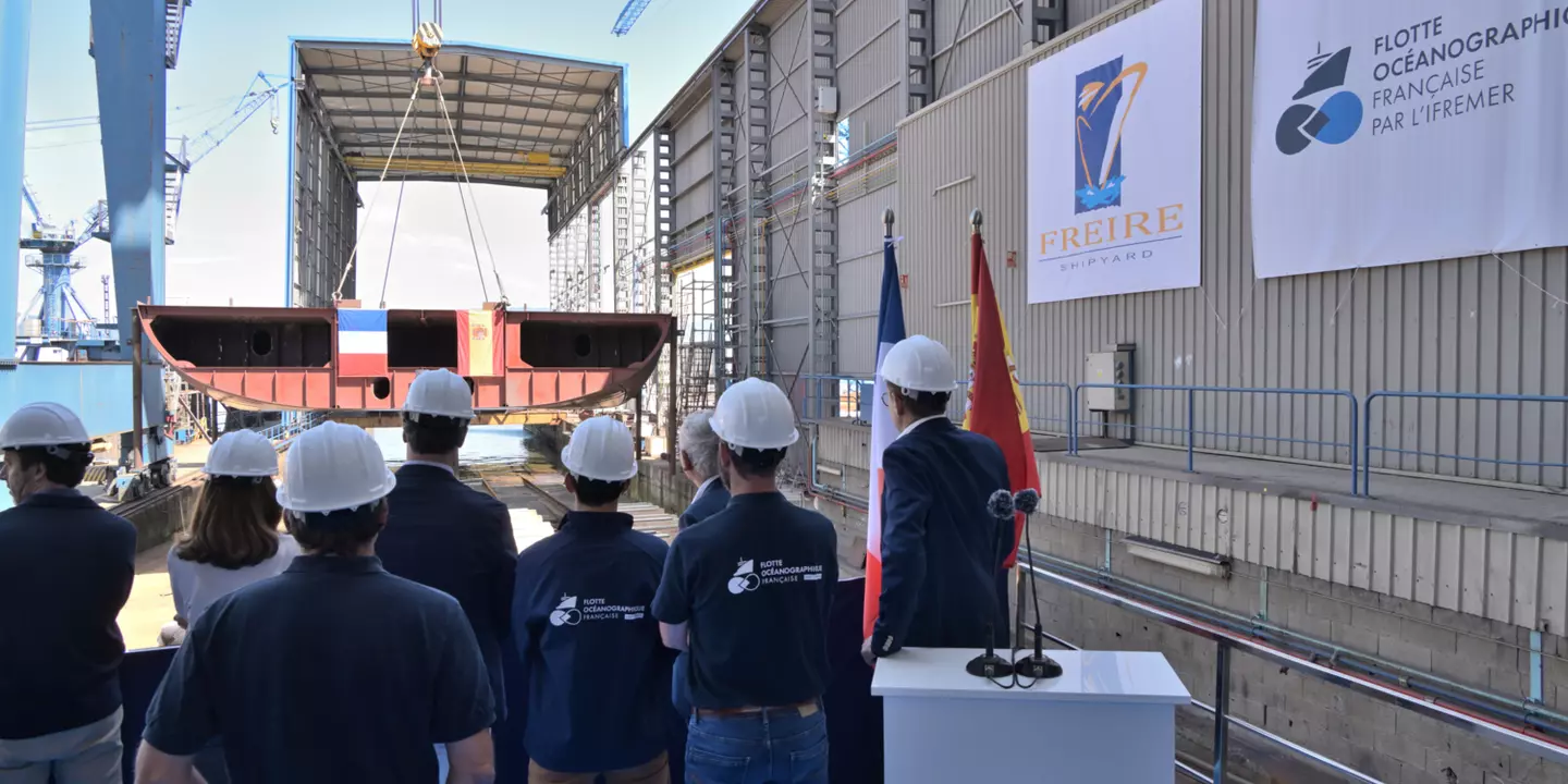 Pose de la quille du Anita Conti à Vigo en Galice au chantier naval Freire