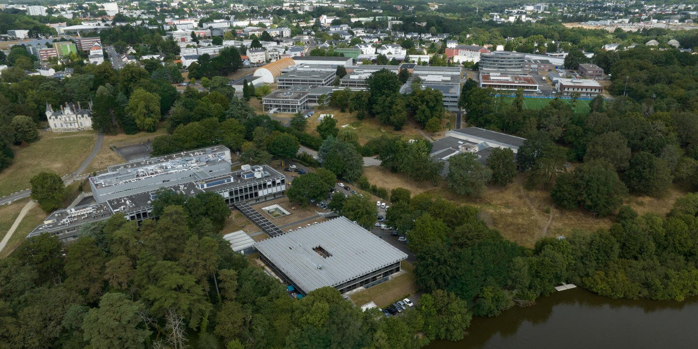 Vue aérienne de l'Ifremer centre Atlantique de Nantes et de campus Centrale Nantes.