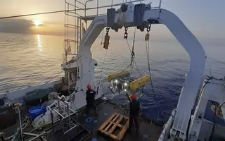 Mise à l'eau du Pagure 2, traineau vidéo remorqué depuis l'Europe.