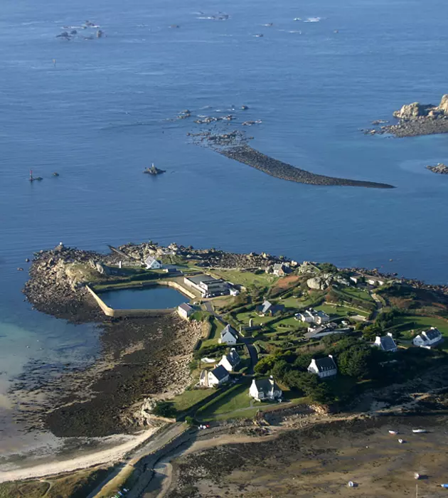 Vue aérienne de la station d'Argenton située en face de la mer