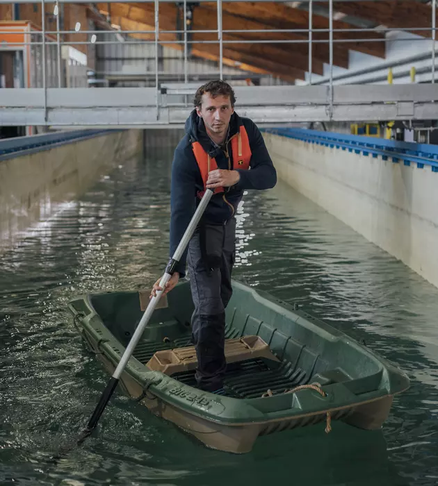 Julien Caverne, ingénieur de mesures physiques au bassin d'essai de l'Ifremer de Brest. Centre Ifremer de Brest, 2022.