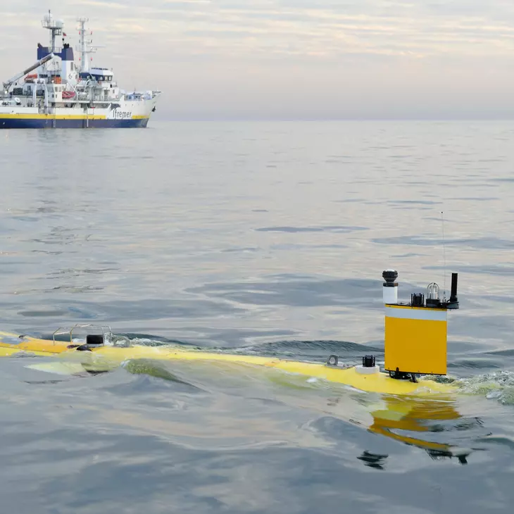 AUV AsterX et navire océanographique Le Suroît en Mer de Marmara.