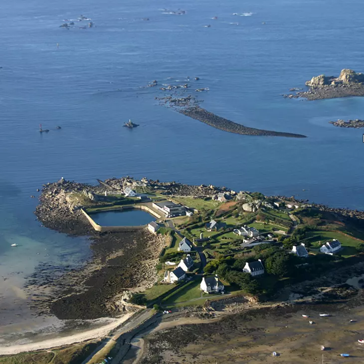 Vue aérienne de la station d'Argenton située en face de la mer