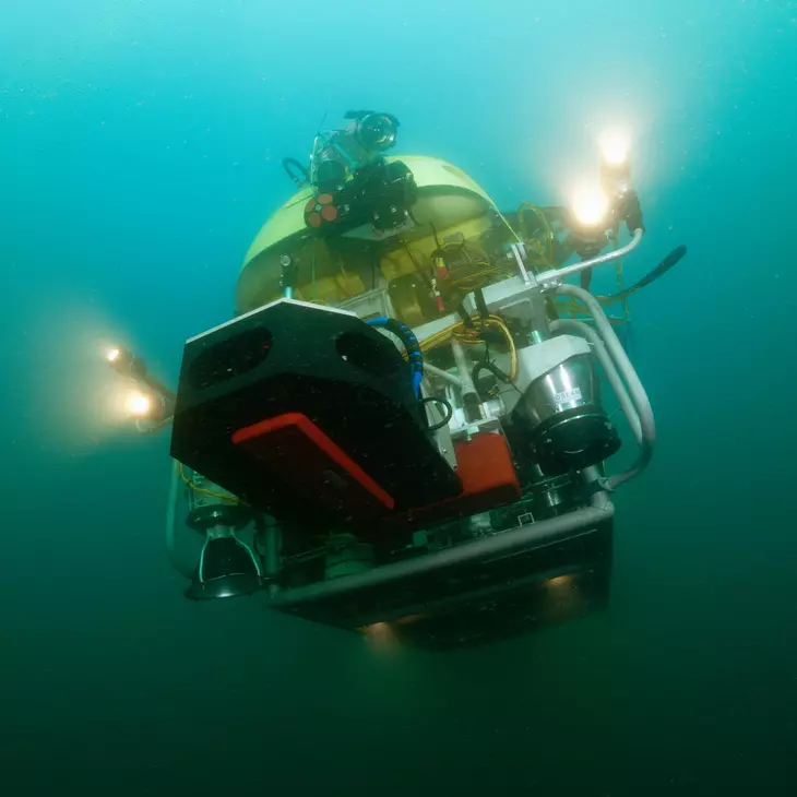 Le HROV Ariane dans la rade de Brest.