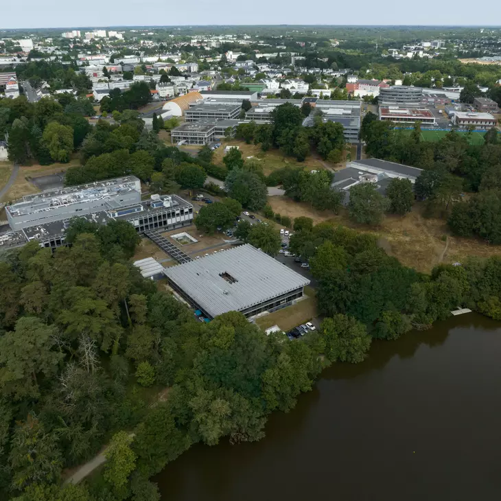 Vue aérienne de l'Ifremer centre Atlantique de Nantes et de campus Centrale Nantes.